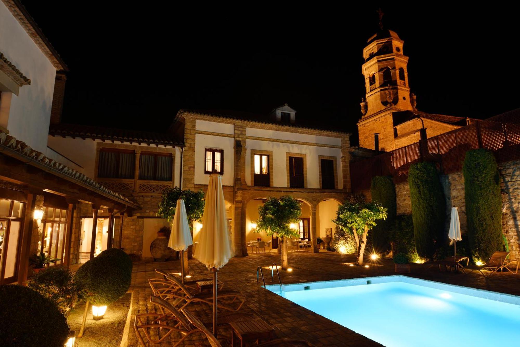 Hotel Puerta De La Luna Baeza Eksteriør bilde