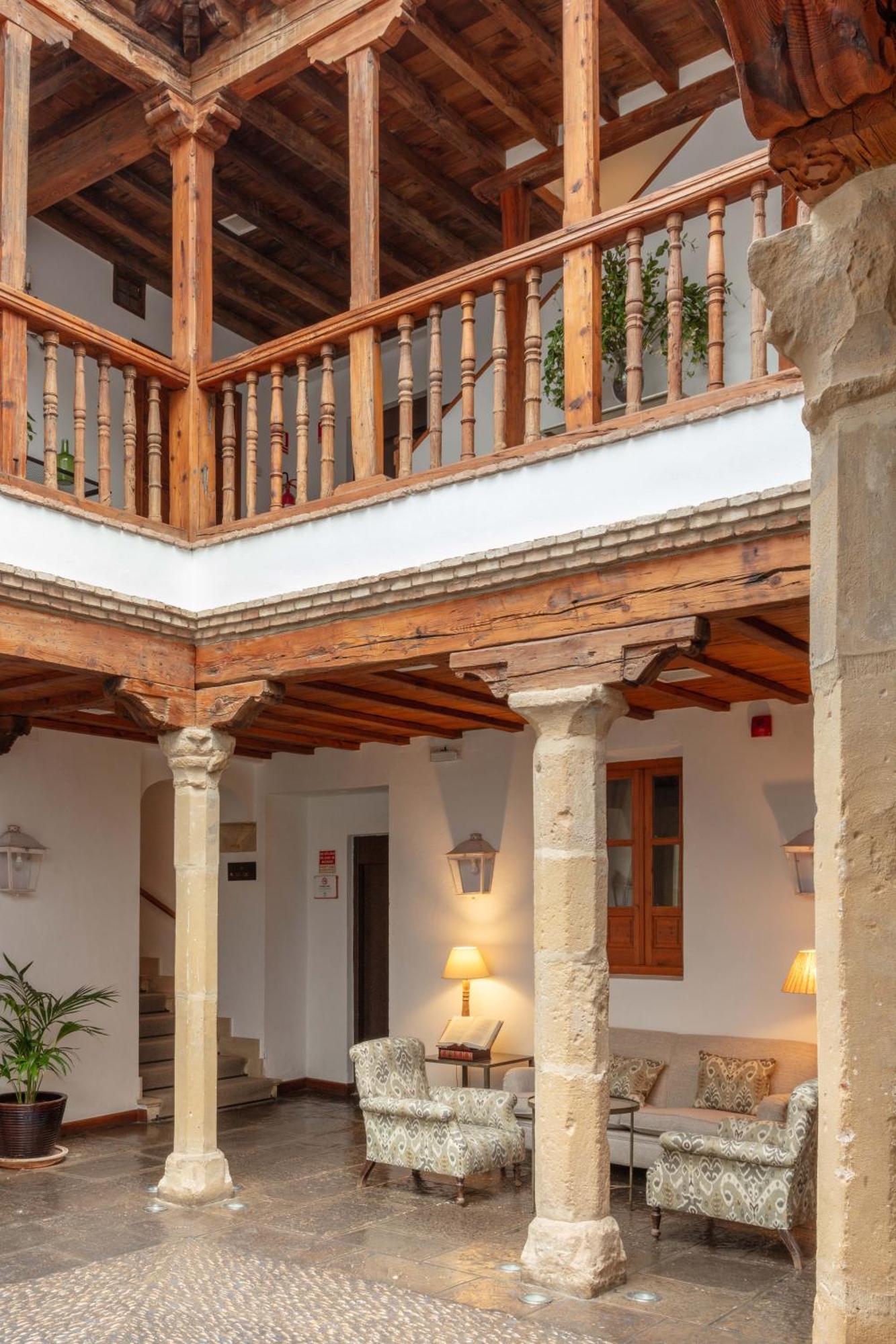 Hotel Puerta De La Luna Baeza Eksteriør bilde