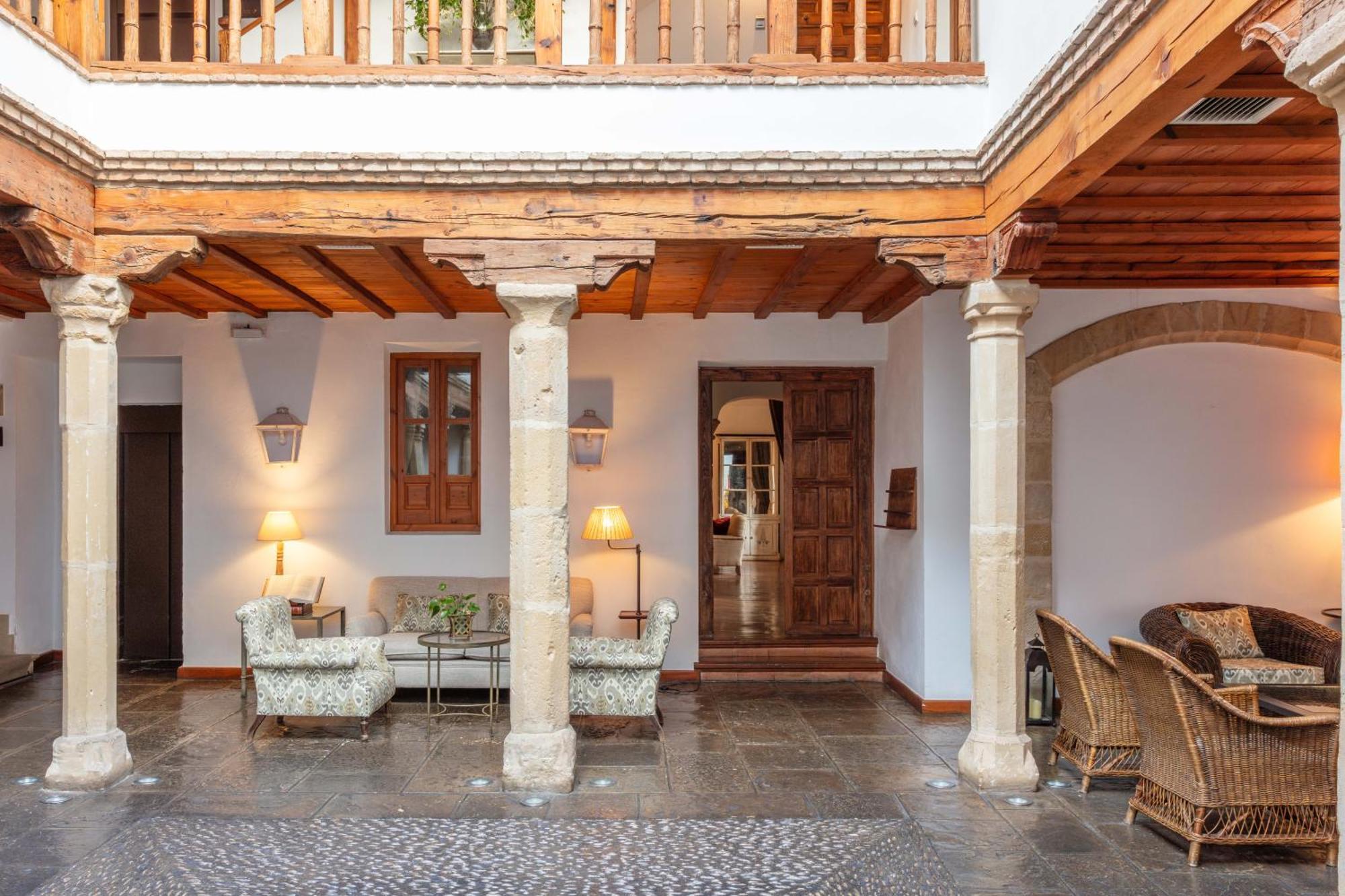 Hotel Puerta De La Luna Baeza Eksteriør bilde