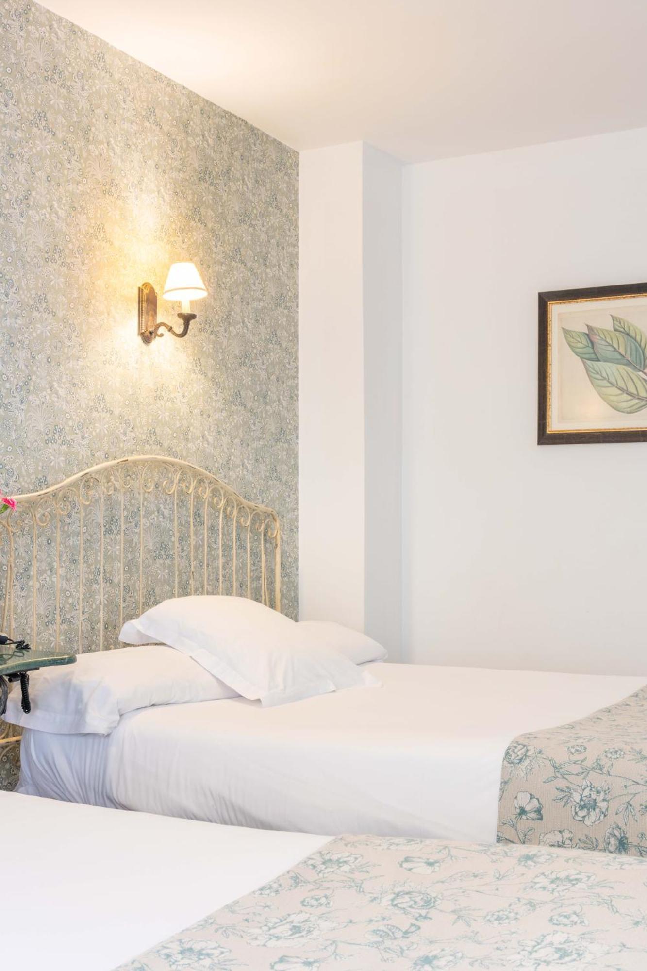 Hotel Puerta De La Luna Baeza Eksteriør bilde
