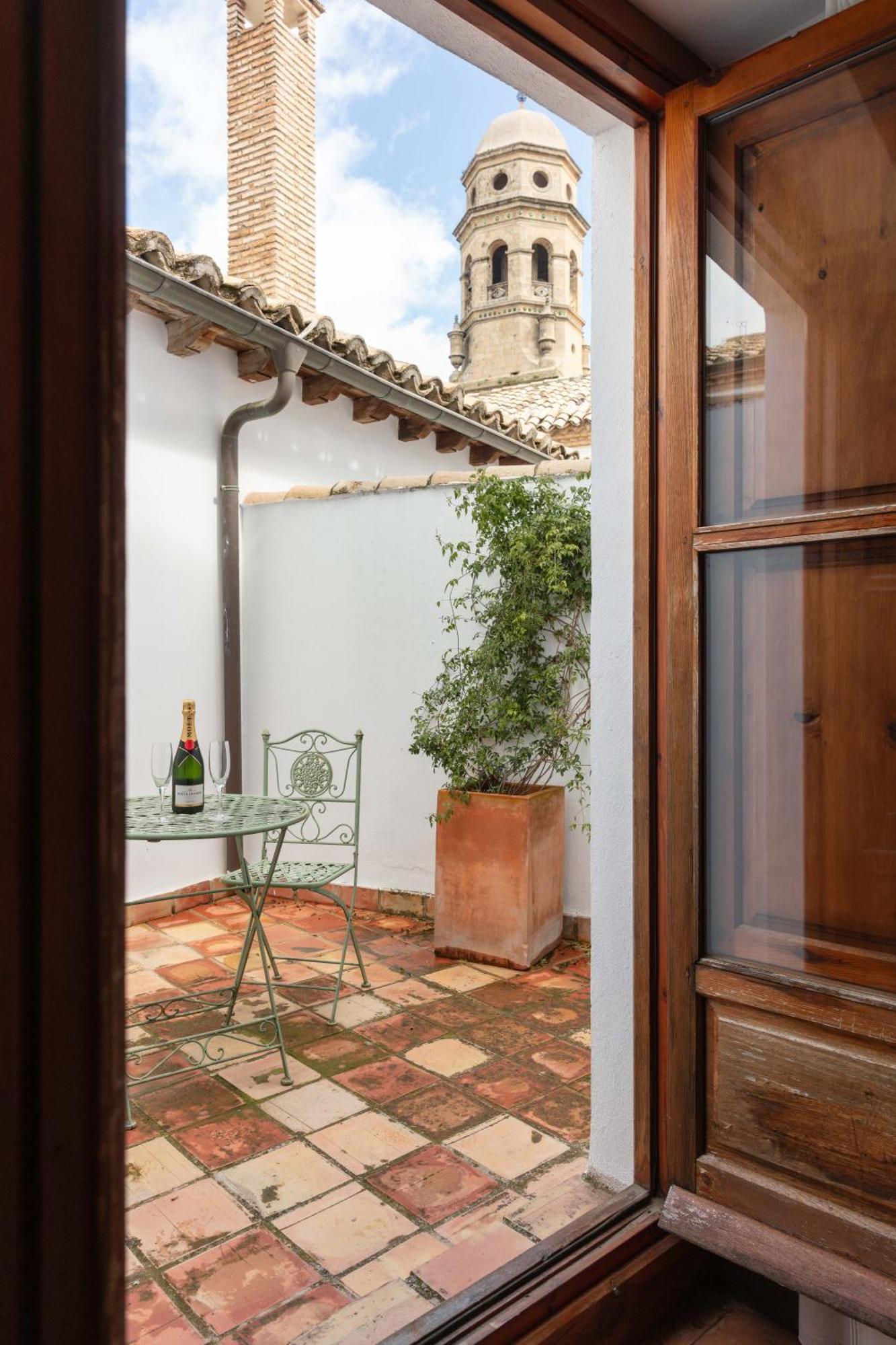 Hotel Puerta De La Luna Baeza Eksteriør bilde