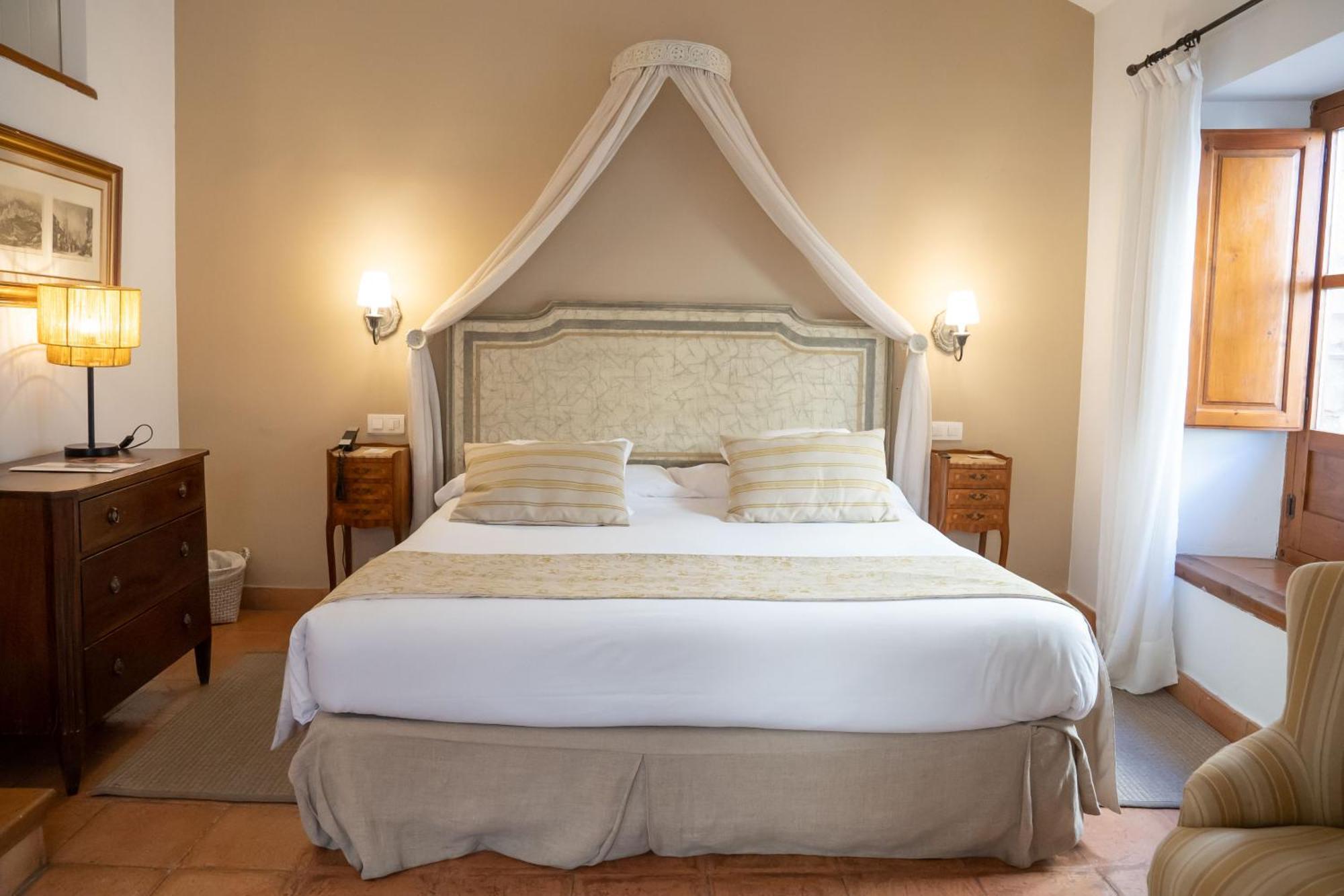 Hotel Puerta De La Luna Baeza Eksteriør bilde