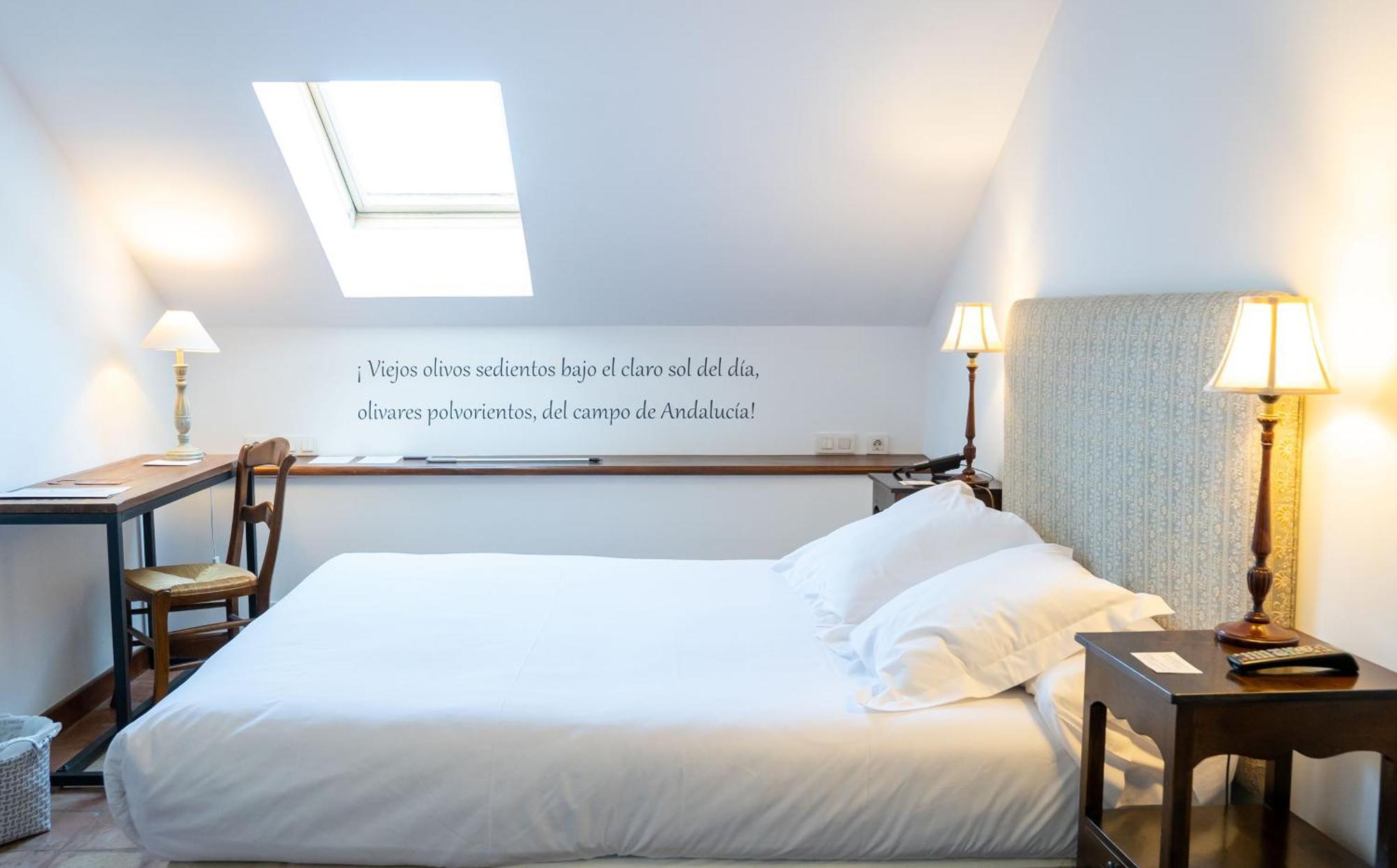 Hotel Puerta De La Luna Baeza Eksteriør bilde